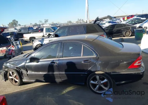 2006 Mercedes-Benz C 230 Sport z USA, uszkodzony, nr VIN WDBRF52H46A902643